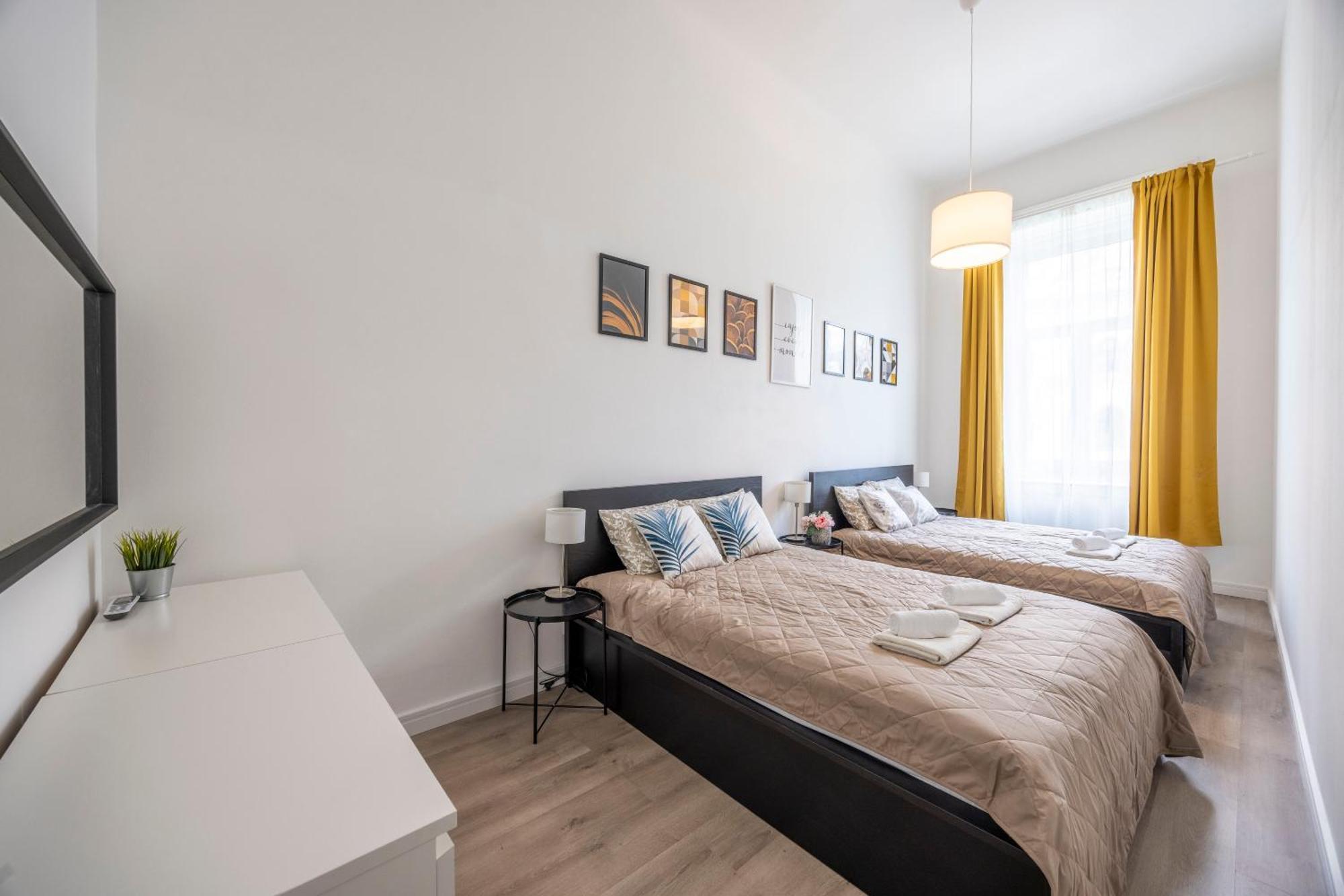 Appartement Spacious Cozy With 4bedroom In The Heart Of Bp *