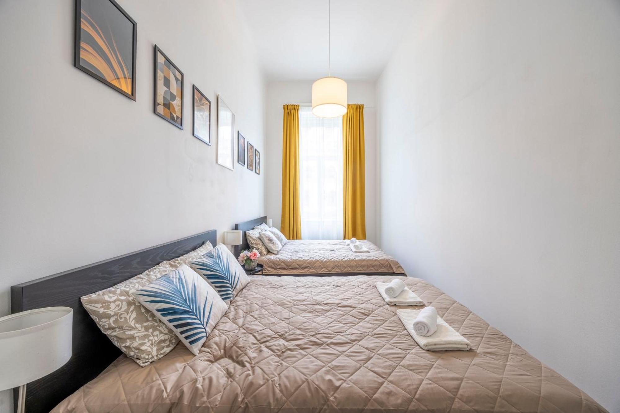 Appartement Spacious Cozy With 4bedroom In The Heart Of Bp *