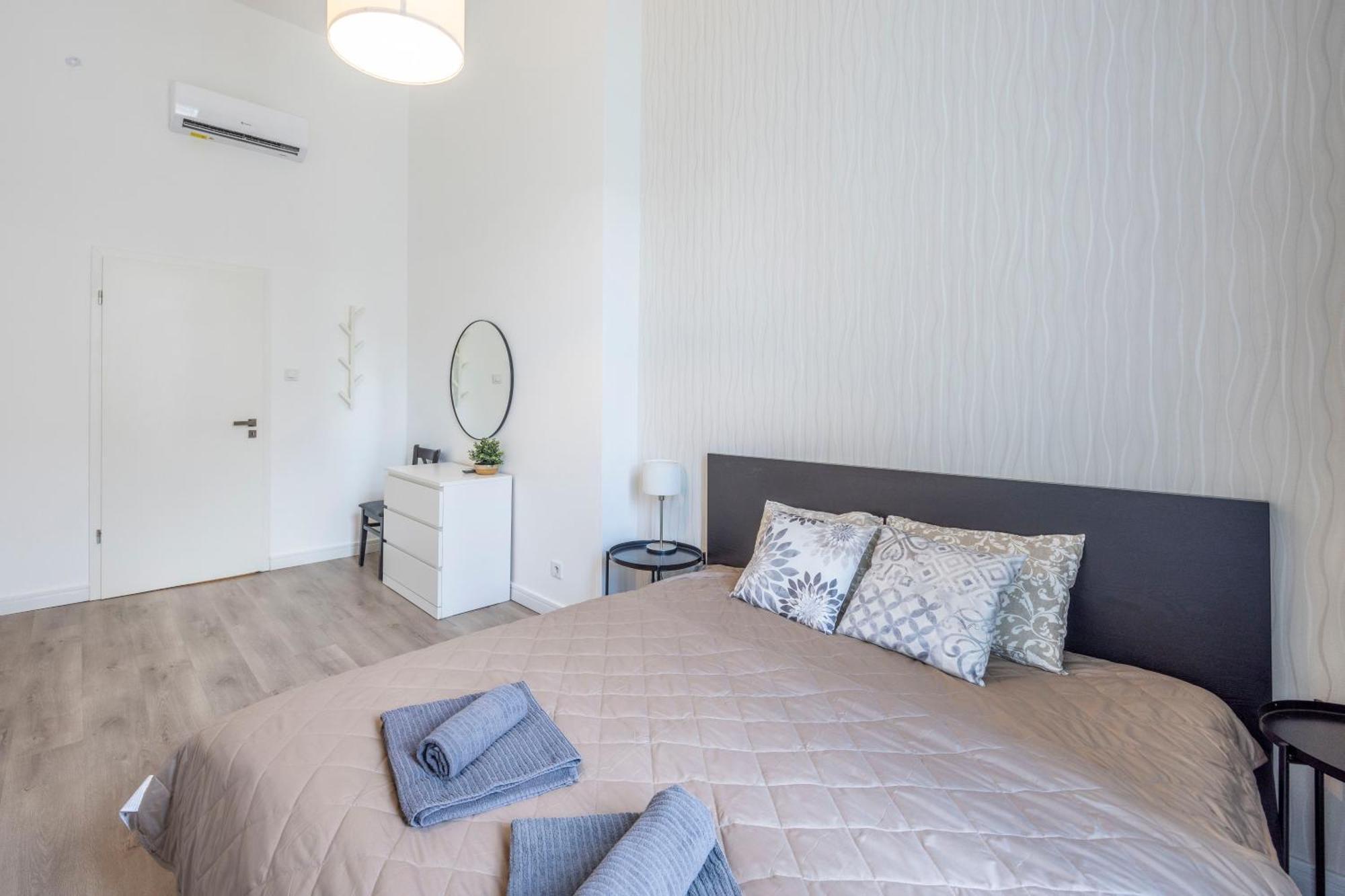 Appartement Spacious Cozy With 4bedroom In The Heart Of Bp